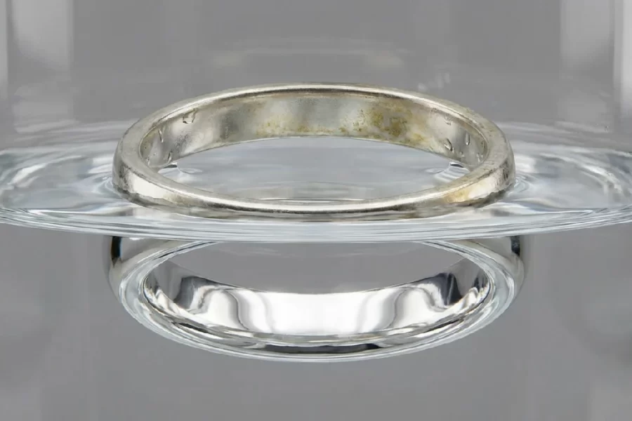 نقره ضد آب است؟